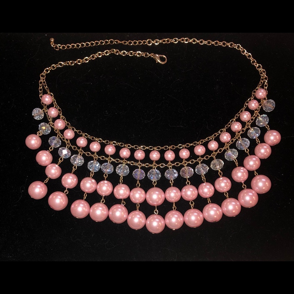 NWOT - Faux Pearl Necklace Pink -